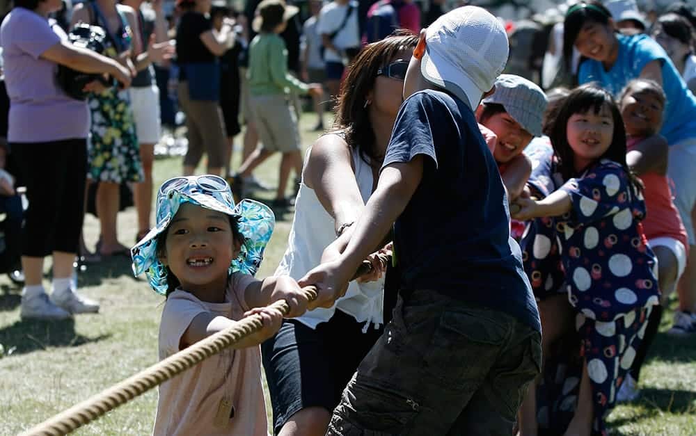 Photo of the Tug of War at the 2008 Powell Street Festival - by Jeanie Ow